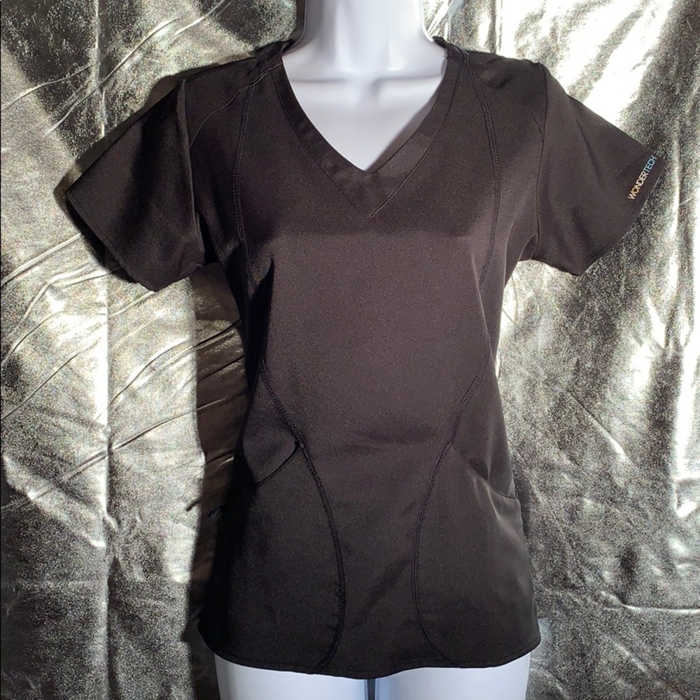 WonderTech scrub top